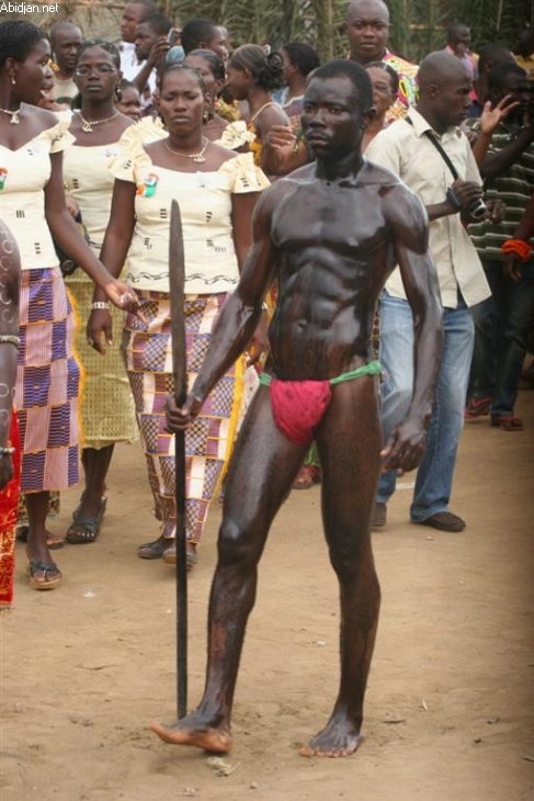 Crise post-électorale - Des jeunes Atchan demandent à Alassane de quitter le Golf hôtel avant le 25 janvier